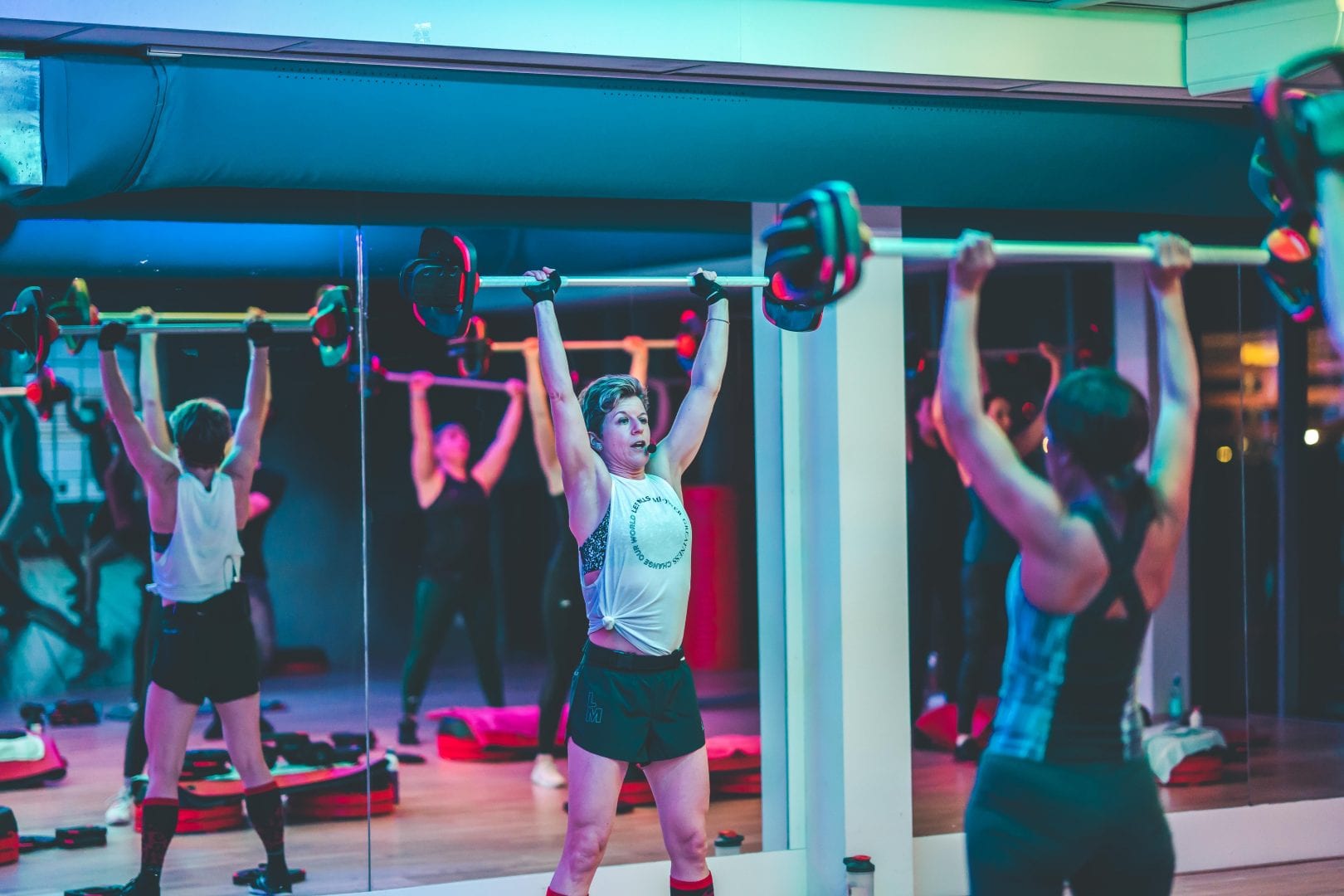 vrouwen tijdens bodypump groepsles