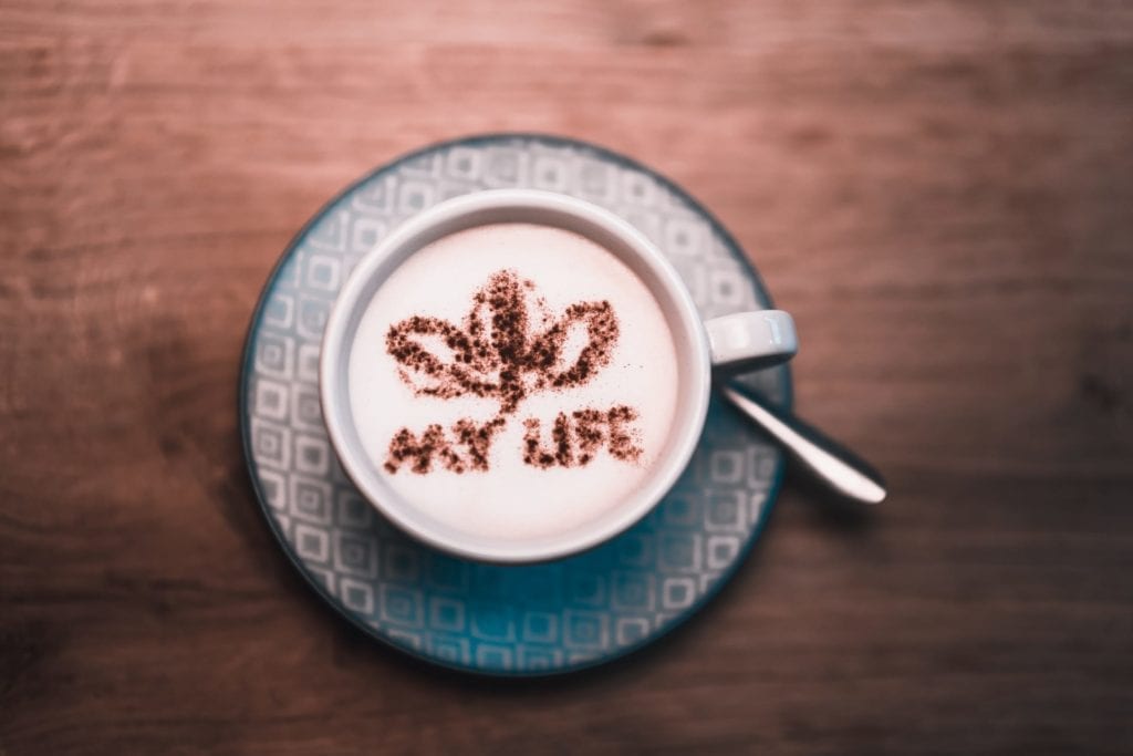 kop cappuccino met mylife logo van cacao